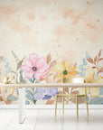 Papier peint floral - Fleurs roses, jaunes et bleues sur fond beige