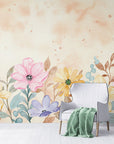 Papier peint floral - Fleurs roses, jaunes et bleues sur fond beige