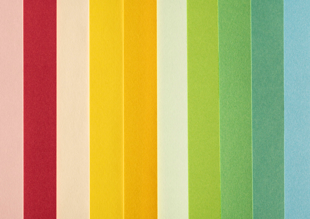 Quelles couleurs et motifs de papier peint choisir pour agrandir une pièce ?