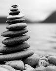 Papier Peint Japonais - Pyramide de Galets Zen Noir et Blanc