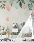 Papier Peint Enfant – Chatons Curieux et Ballons Pastels