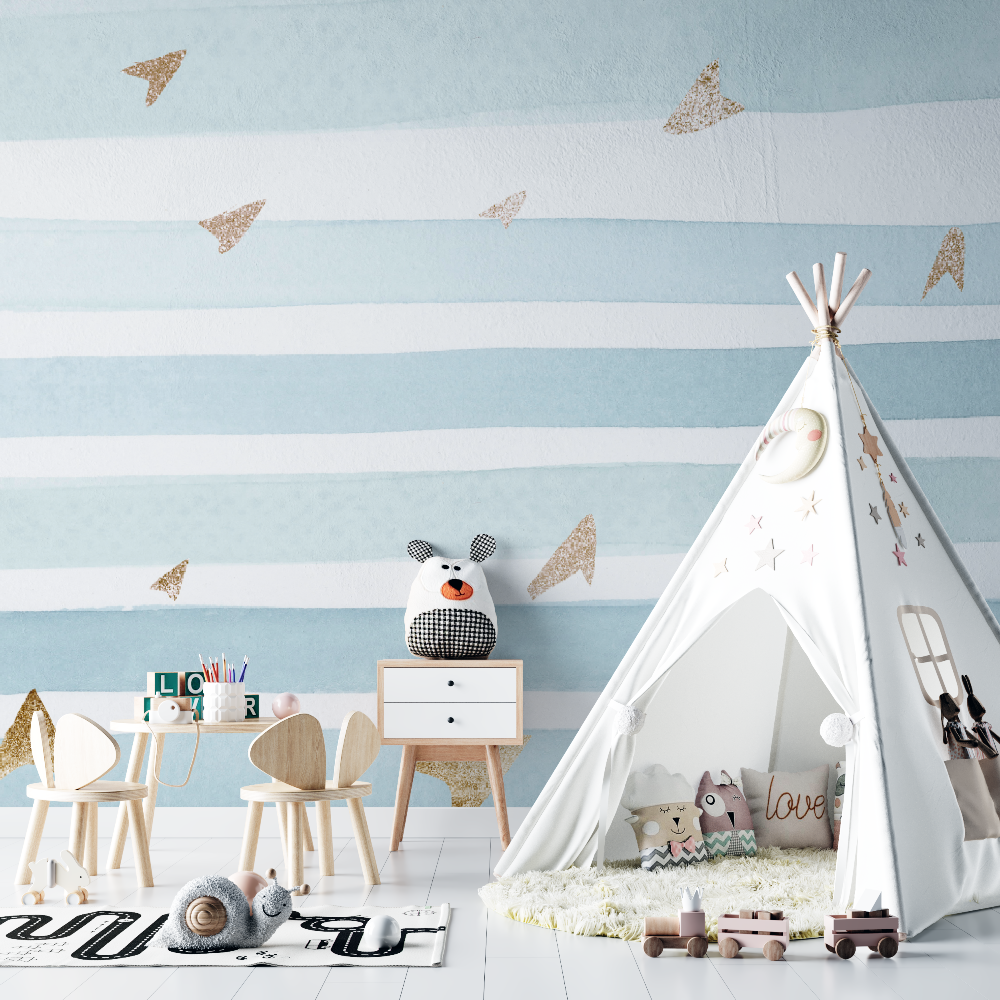 Papier Peint Géométrique – Rayures Aquarellées et Touches Dorées