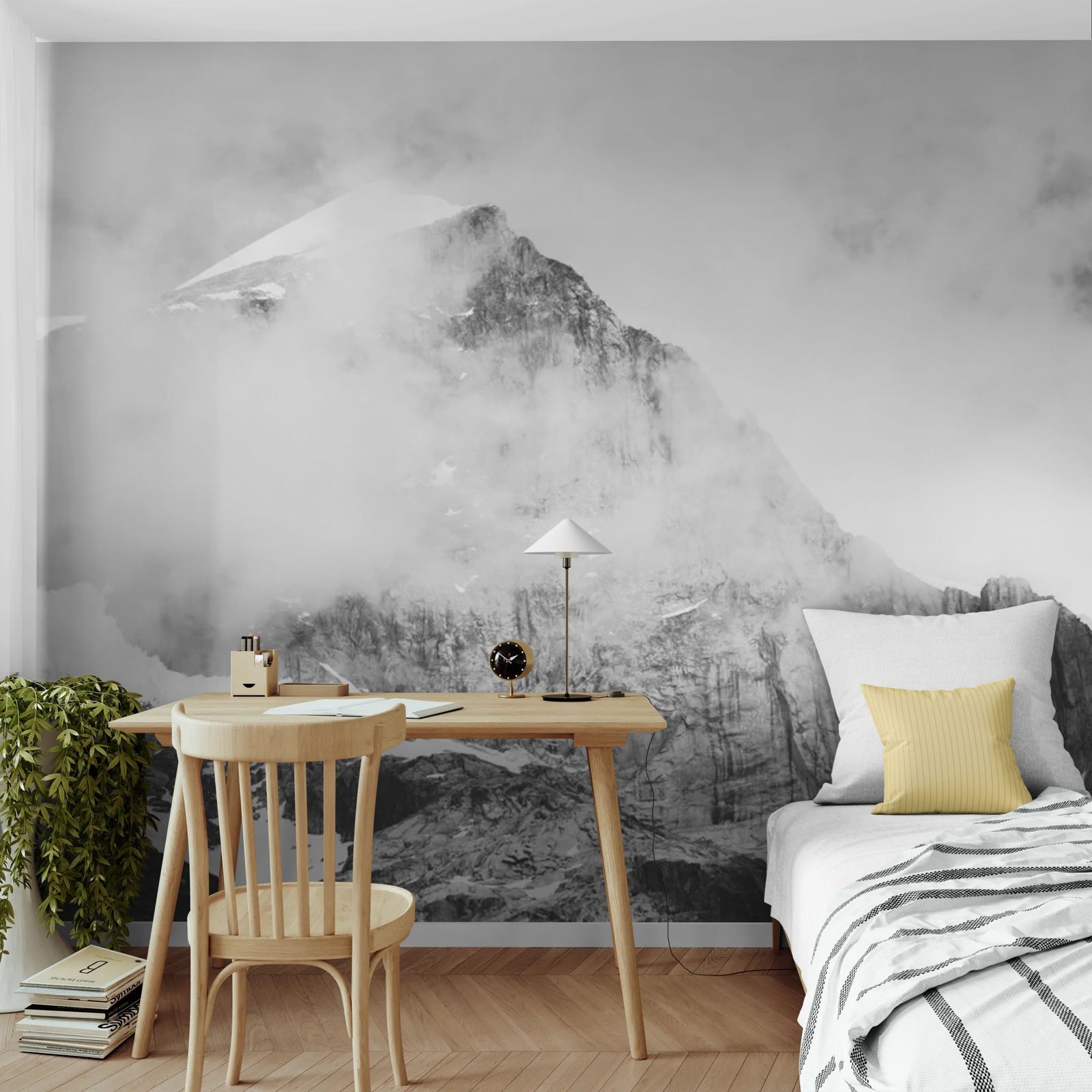 Papier Peint Montagne Noir & Blanc - Sommet Dans les Brumes