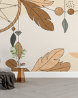 Papier peint boho - attrapes-rêves et feuillages dorés crème