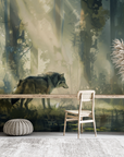 Papier peint animaux - loup rôdant dans les bois sombre