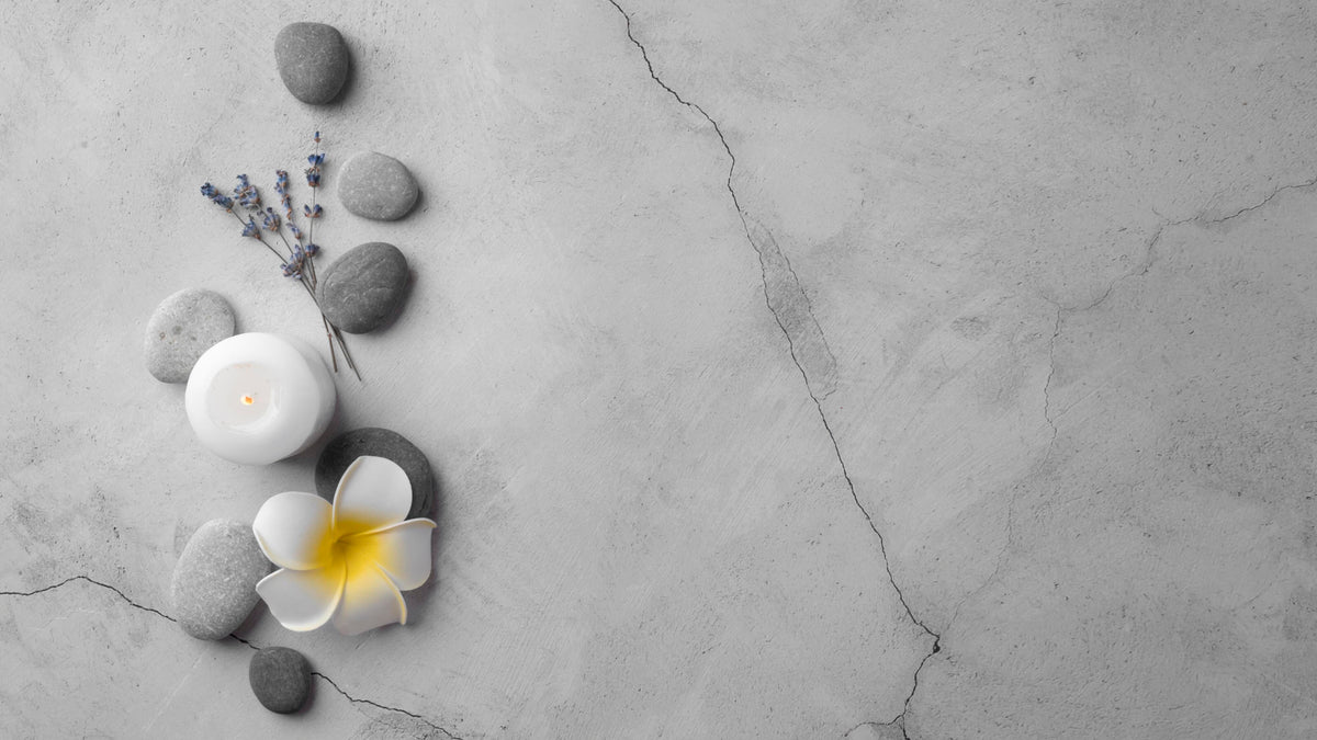 Zen-Tapete - Mineralsteine und weiße Blume