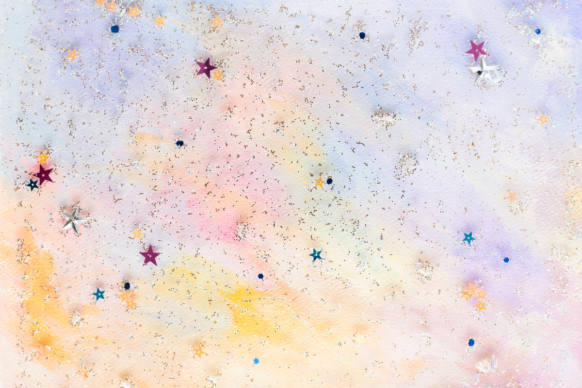Papier peint enfant - Petites étoiles multicolores sur fond pastel