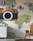 Papier peint enfants - appareil photo et carte du monde pastel