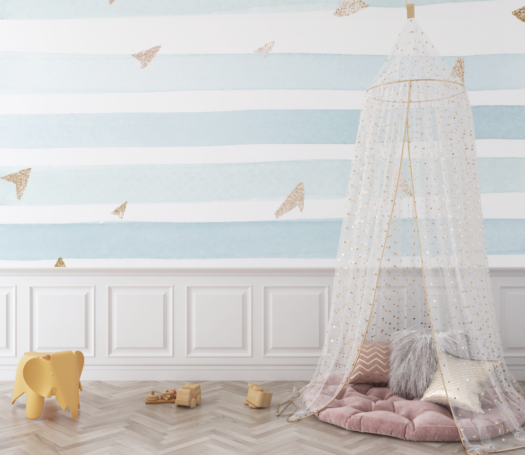 Papier Peint Géométrique – Rayures Aquarellées et Touches Dorées