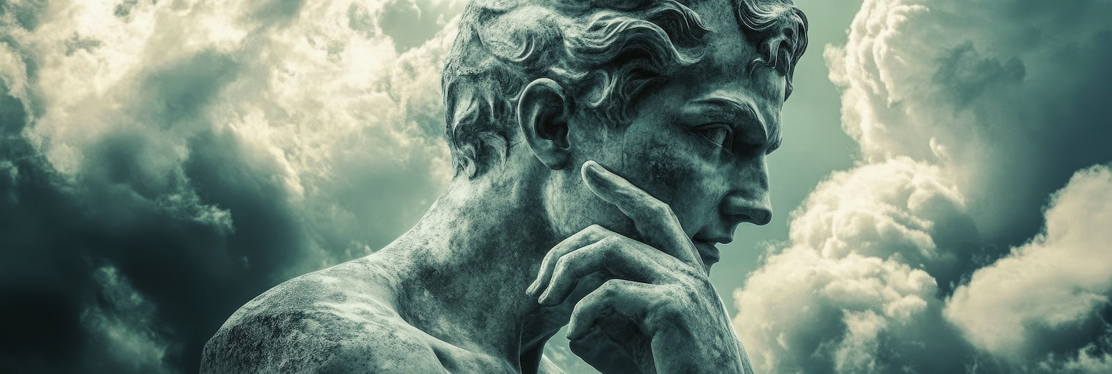 Papier Peint Illustration - Statue et Nuages Dramatiques