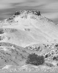 Papier Peint Noir et Blanc - Montagne Enneigée