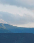 Papier Peint Ciels - Nuages sur Montagnes Bleues