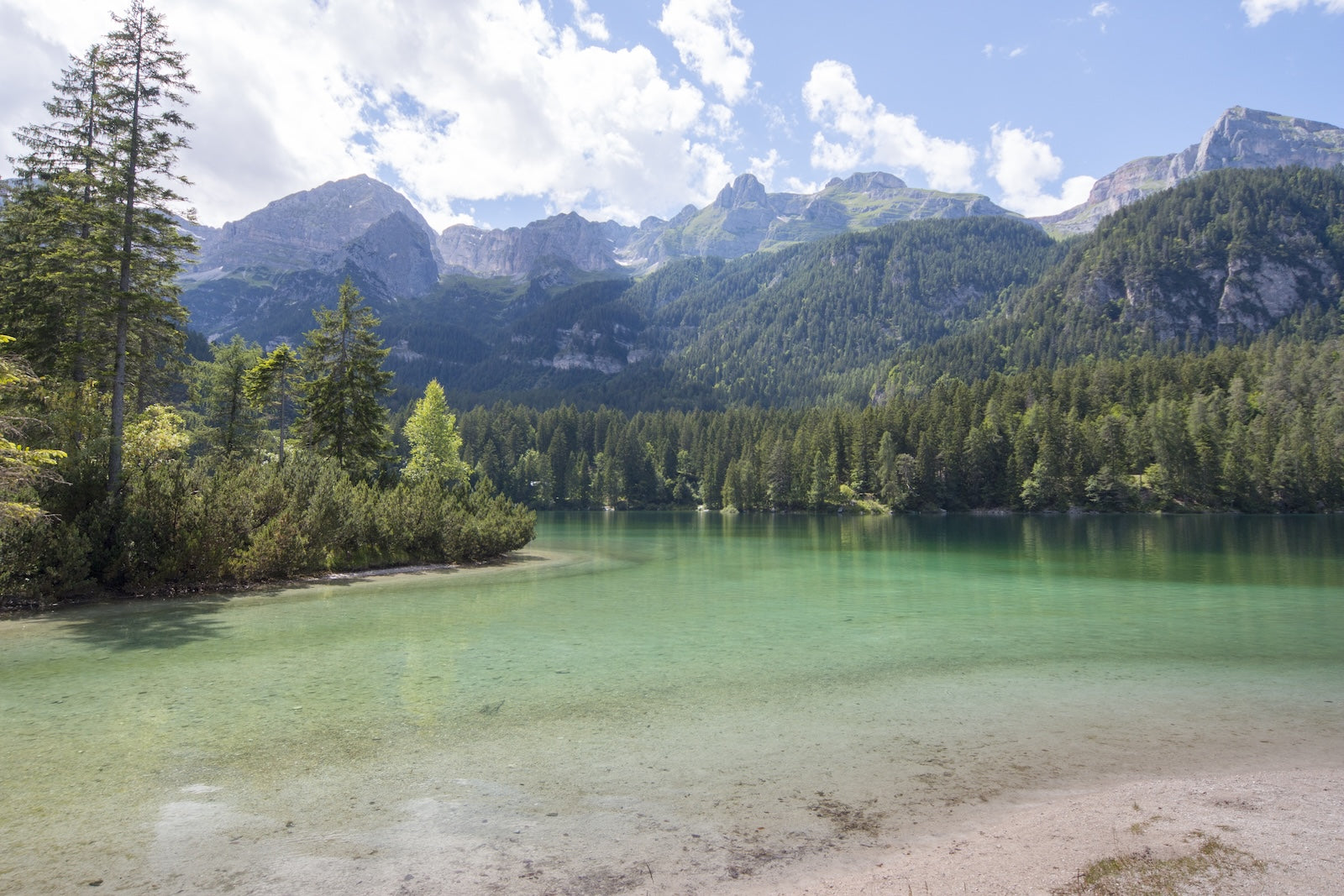 Papier Peint Montagne - Lac Émeraude Alpin