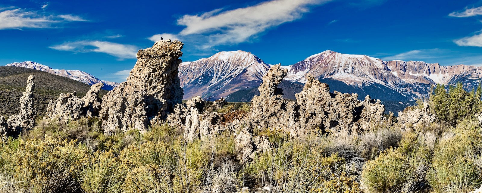 Papier Peint Montagne - Formations Rocheuses et Sommets Enneigés