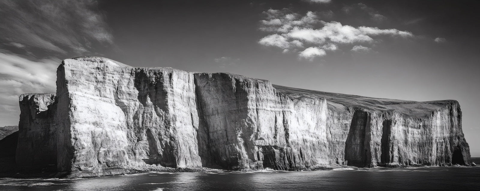 Papier Peint Noir et Blanc - Falaises Côtières