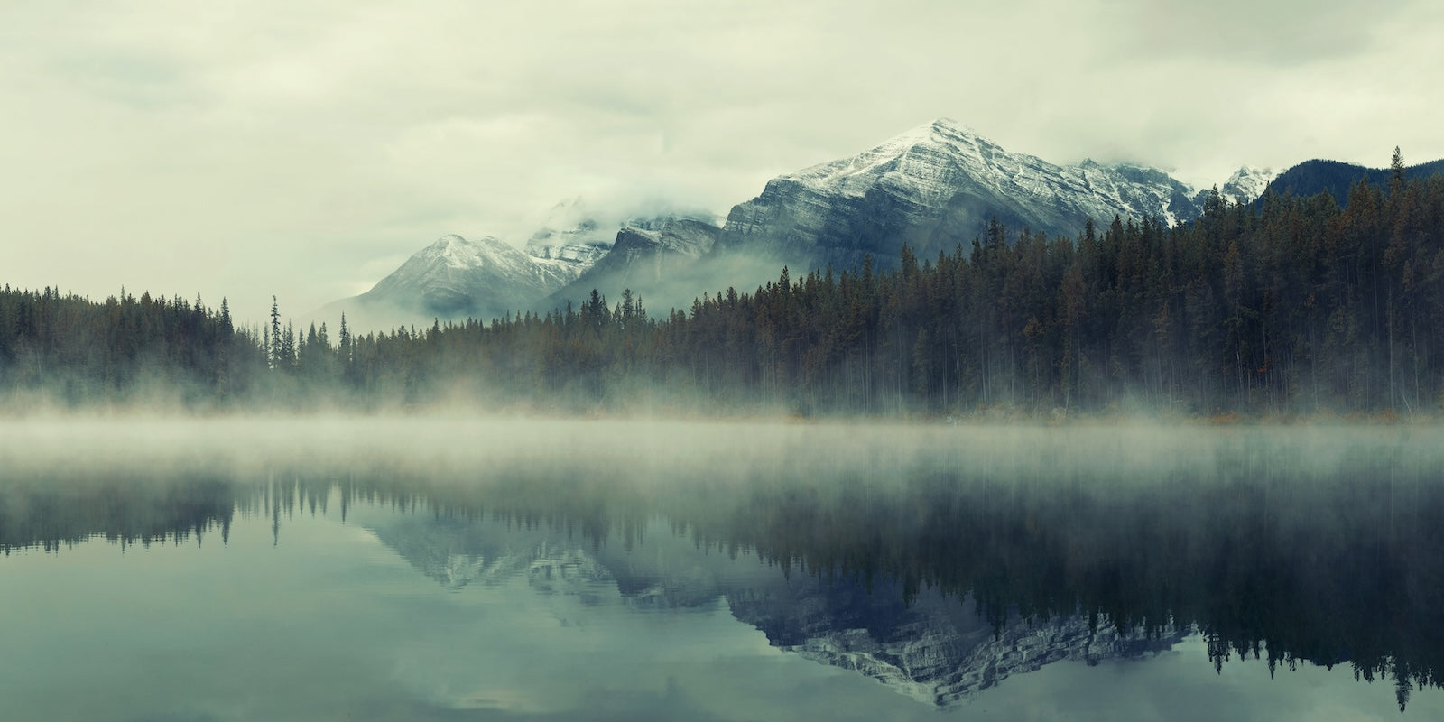 Papier Peint Paysage - Lac Brumeux Turquoise