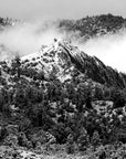 Papier Peint Noir et Blanc - Montagnes Enneigées