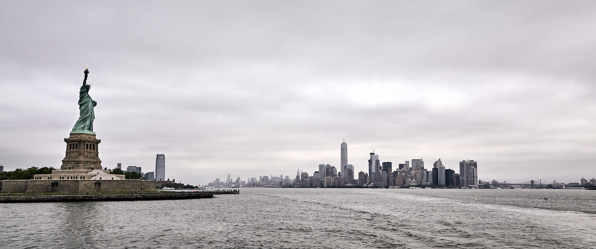 Black and White Wallpaper - Statue of Liberty