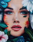 Pop art-tapet – Ansigter omgivet af farverige blomster