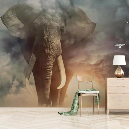 Papier Peint Animaux - Éléphant Sauvage sous un Ciel Orageux