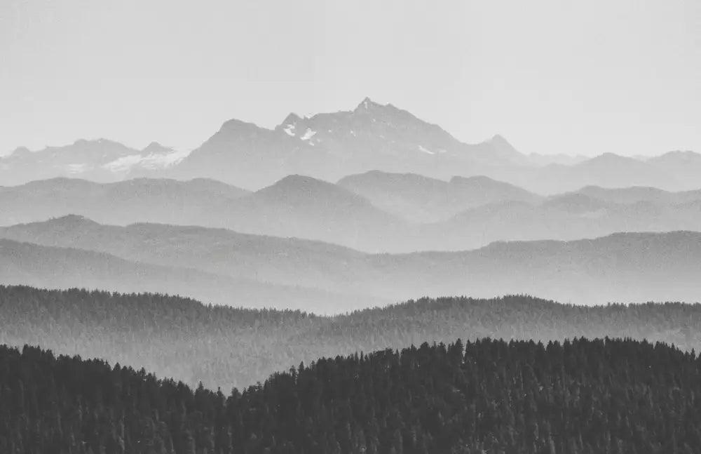 Papier Peint Panoramique - Noir Et Blanc Montagnes Brume