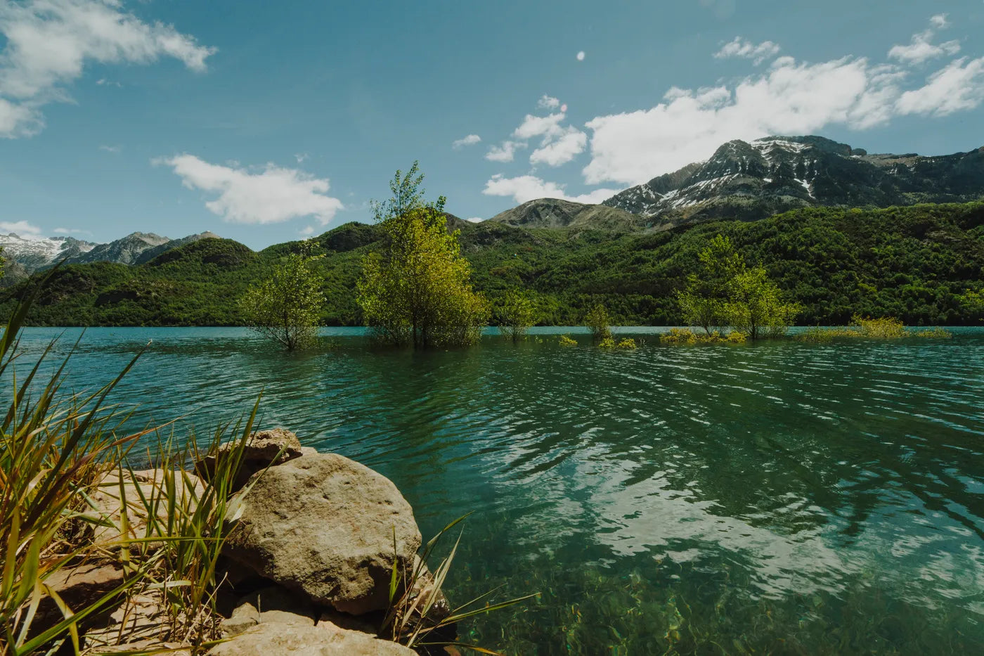 Landscape Wallpaper - Emerald Lake and Mountains