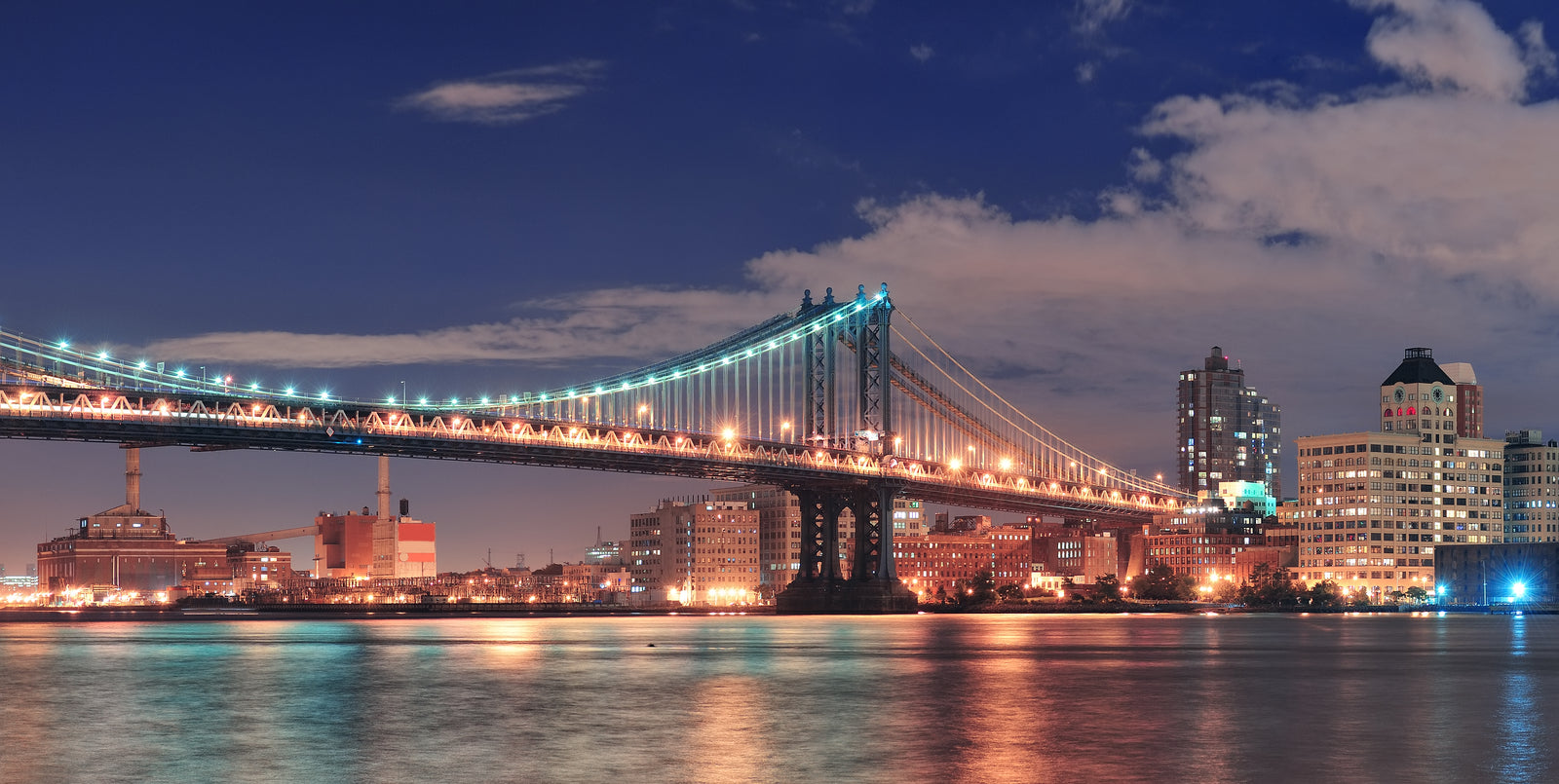 City Wallpaper – Manhattan Bridge illuminated at night