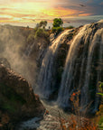 Papier peint cascades - grande chute brumeuse d'automne