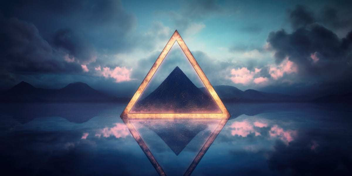 Papier peint nature - triangle lumineux abstrait et nuages sombres