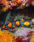 Papier peint animaux - serpent orange et noir parmi les coraux